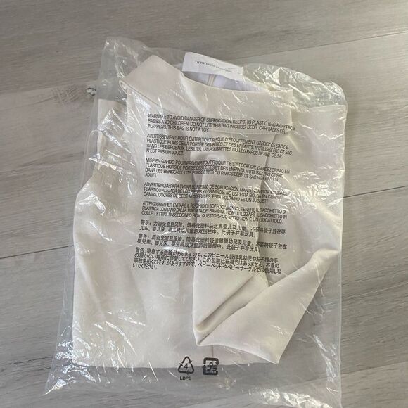 Banana Republic Sleeveless Slit Front Satin Off White Top XS NWT in packaging‎ - Picture 4 of 5